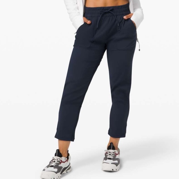 Lululemon Beyond the Studio Crop Navy Blue First Release - Picture 1 of 8